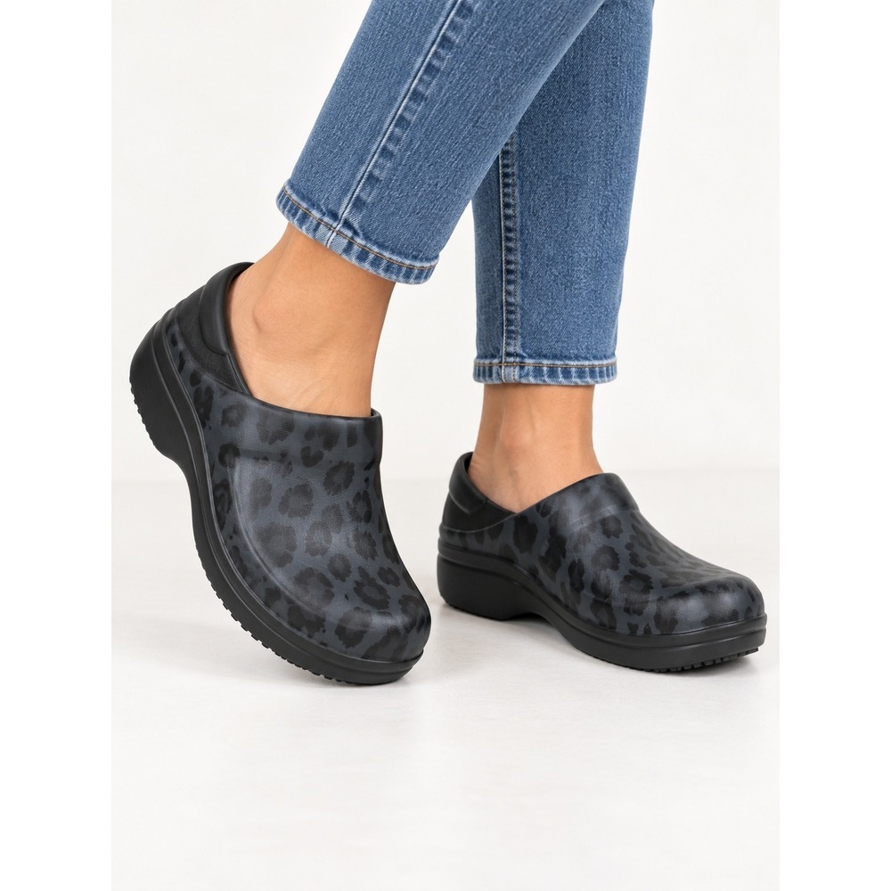 Crocs Neria Pro II Clogs W7 Black Leopard Slip Resistant Work Shoes Nursing Chef